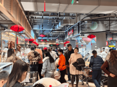 前正在吾悦广场小法式上领了券